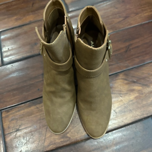 Aldo Urionia Camel Almond Toe Ankle Suede Booties Gold Buckle - Picture 3 of 8